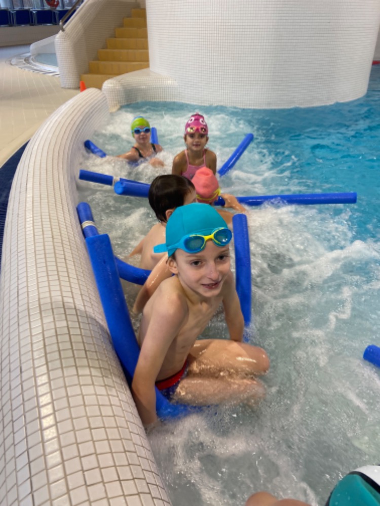 B4B4F903-5DE8-4F39-BF4D-0243D176E24E