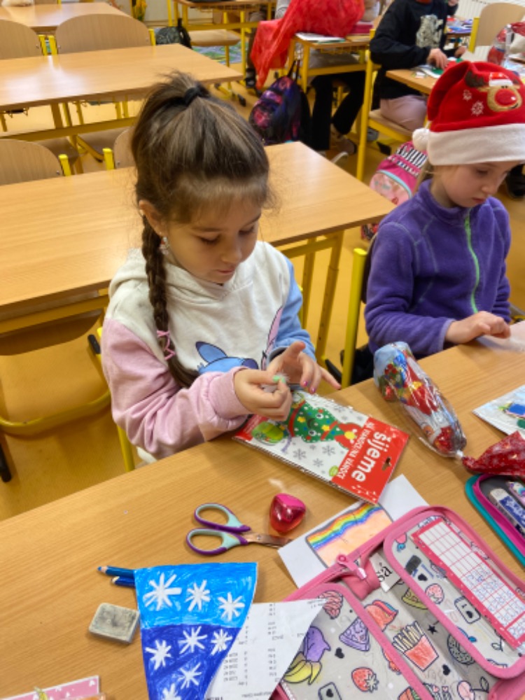 5FFE41EA-B65E-45C1-976D-B3E28D22A041