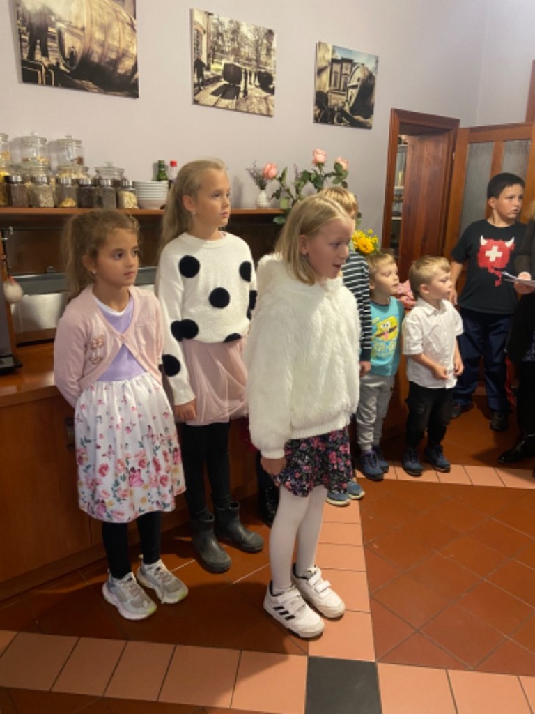 77976BB7-CE09-4C41-B97C-5190AC8FE71E