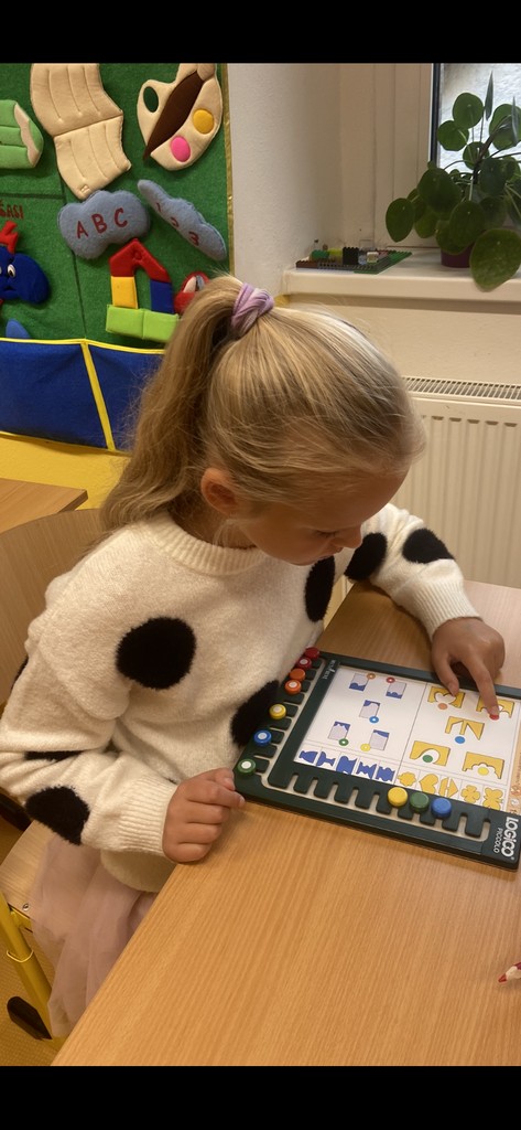 021F2F12-DF18-476D-A83E-C4B3FA9DB2E7